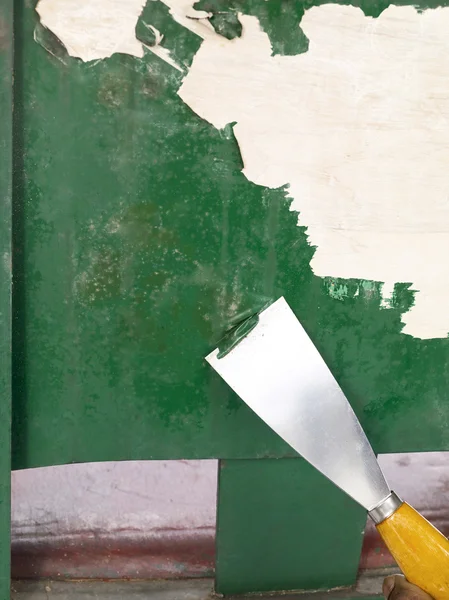 Removing paint using trowel — Stock Photo, Image