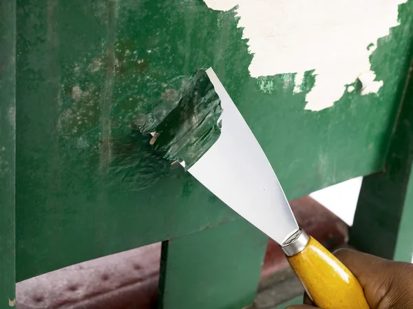 Chisel as paint remover — Stock Photo, Image