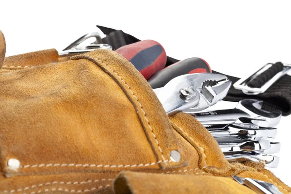 Abrazaderas en cinturón de herramientas marrón — Foto de Stock