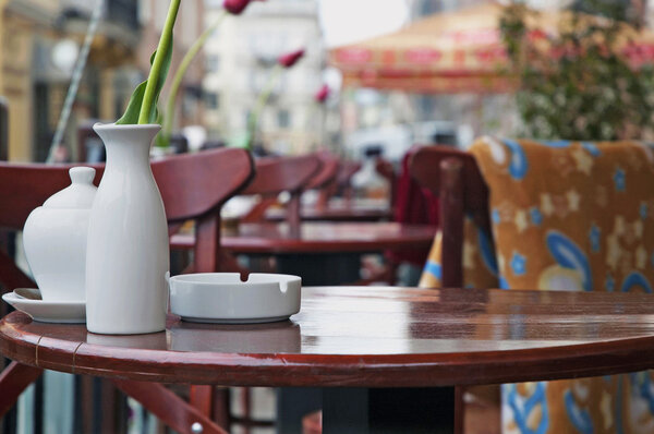 Ресторан под открытым небом. Стол на улице 01
