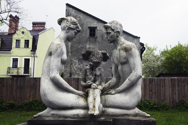 Скульптура семьи — стоковое фото