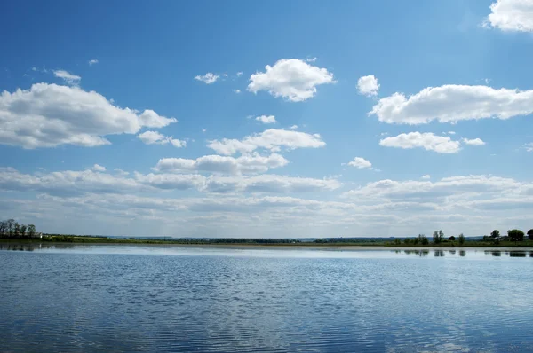 空と湖の風景- — ストック写真