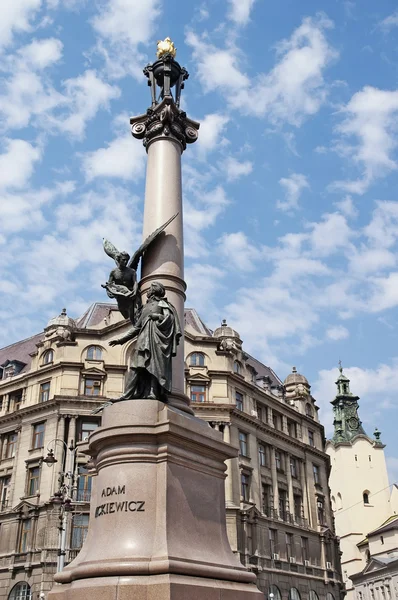 Pomník básníka Mickiewicze ve Lvově — Stock fotografie