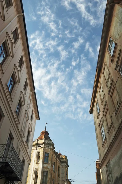 Sky between the buildings — Stock Photo, Image