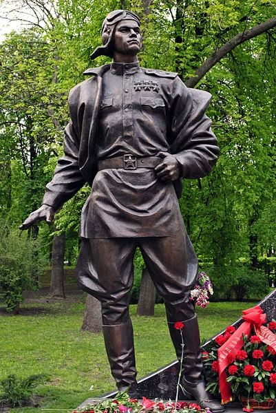 Пам'ятник Ivan Кожедуб, Український військовий льотчик — стокове фото
