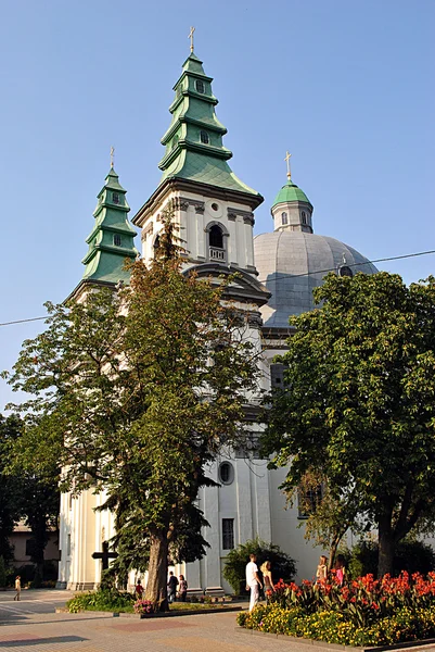Katholieke kathedraal op Sjevtsjenka str in ternopil — Stockfoto