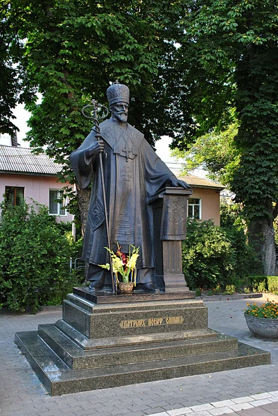 Памятник патриарху Иосифу Слепому в Тернополе — стоковое фото