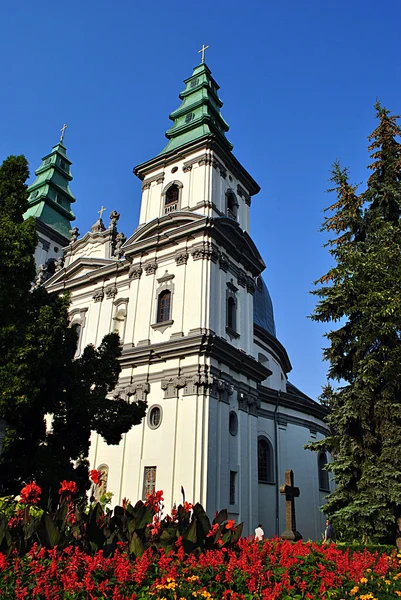Torri della Cattedrale Cattolica a Ternopil — Foto Stock