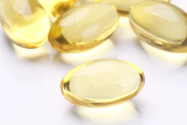Žlutá pilulky vitaminu e měkké gely Stock Snímky