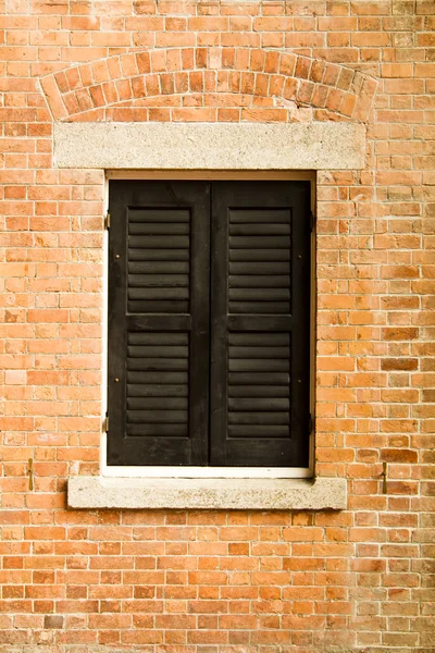 窓付きの壁 — ストック写真