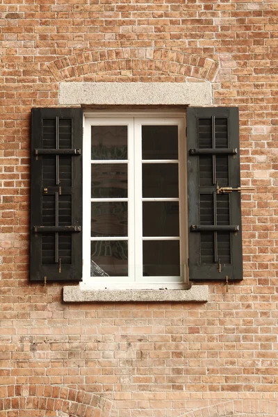 Muur met venster — Stockfoto