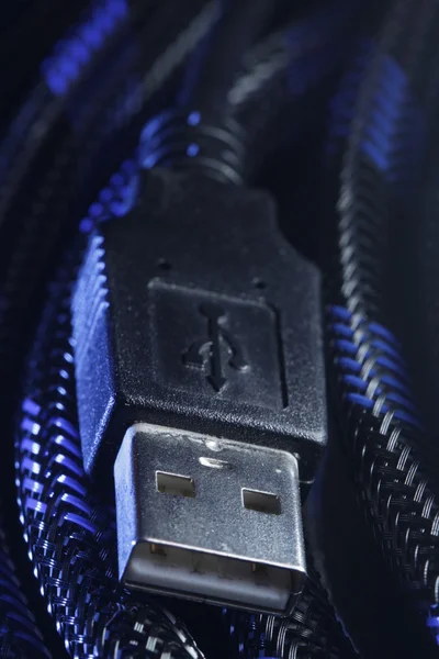 USB kablosu ile bağlanır. — Stok fotoğraf