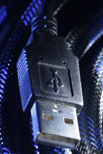 USB kablosu ile bağlanır. — Stok fotoğraf