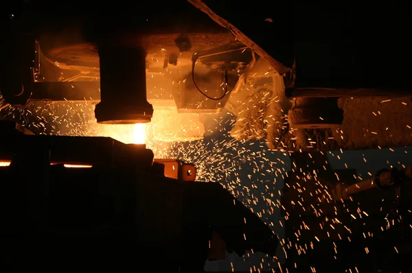 Tavená ocel v továrně — Stock fotografie