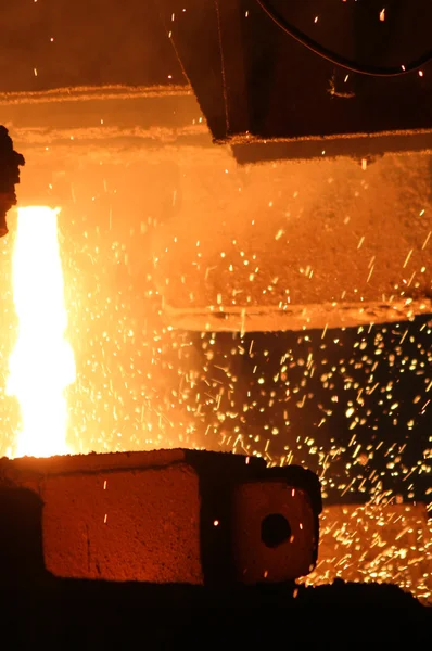 Geschmolzener Stahl in Fabrik — Stockfoto