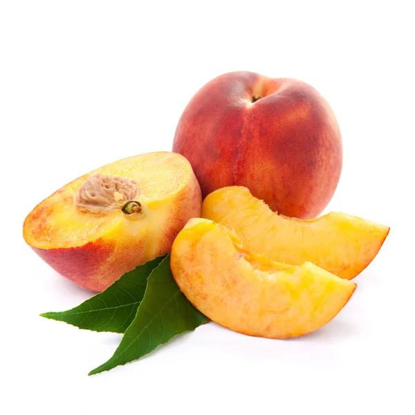 Frische Pfirsichfrüchte und die Hälfte — Stockfoto