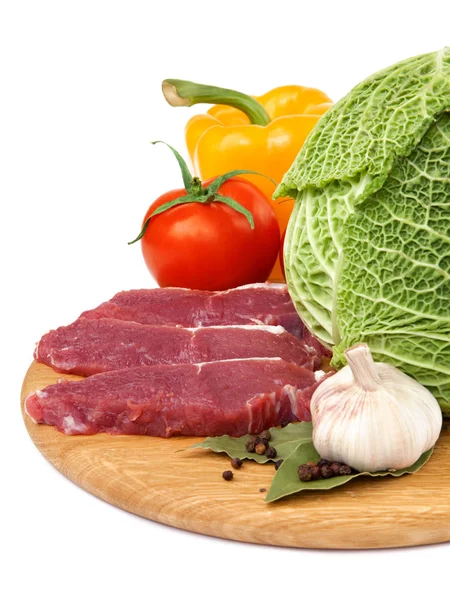 Färsk rå kött och grönsaker — Stockfoto