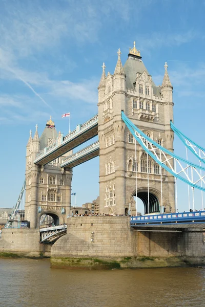 Toren van de brug over de rivier thame, Londen — Stockfoto