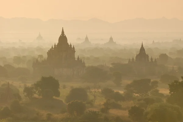 Antike Tempel und Stupas in Bagan, Myanmar Stockbild