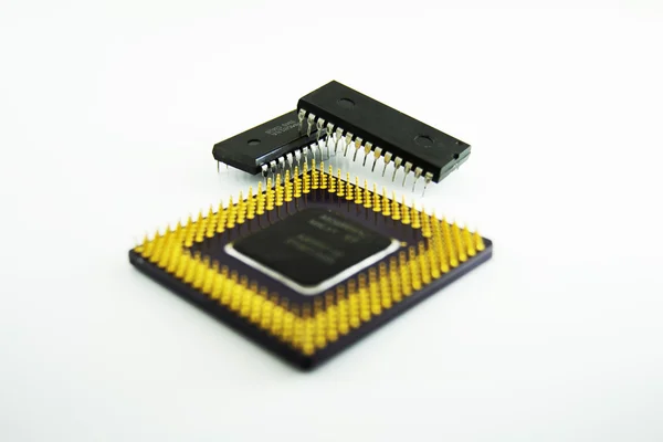 CPU (Central Processing Unit) et Chips isolés sur blanc — Photo