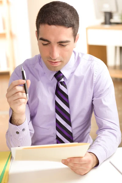 Young business man working on folder — Stock Photo, Image