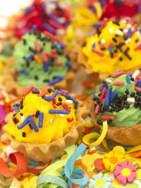 Colorful cup cakes with confetti — Stock Photo, Image