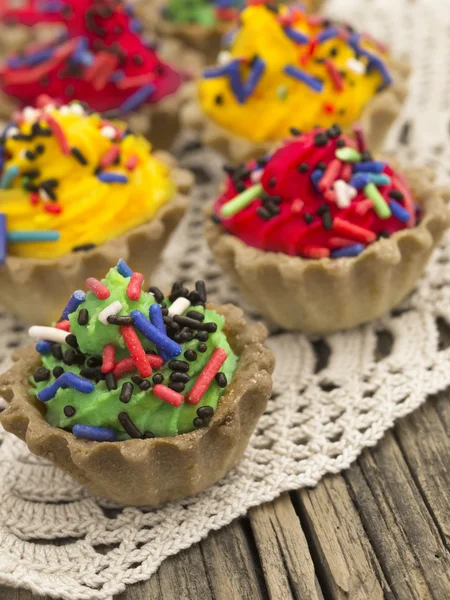Torte colorate con confetti — Foto Stock