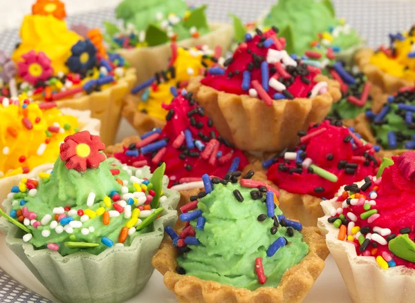 Torte colorate con confetti — Foto Stock