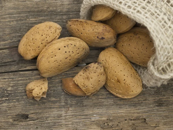 Whole almonds — Stock Photo, Image
