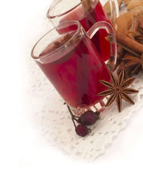 Anason ve tarçın ile kırmızı çay — Stok fotoğraf