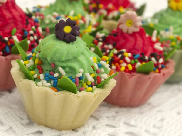 Cupcakes în aranjamentul de vacanță — Fotografie, imagine de stoc