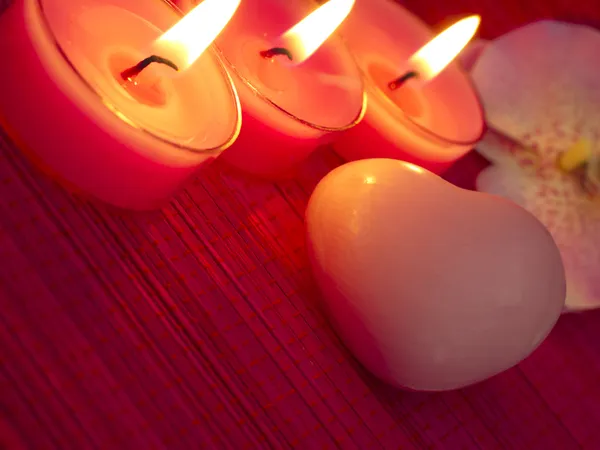 Brandende kaarsen met spa zeep — Stockfoto