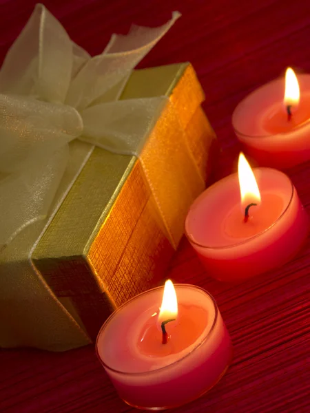 Burning candles with gift box — Stock Photo, Image