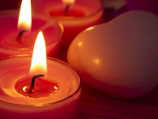 燃烧的蜡烛用 spa 肥皂 — 图库照片