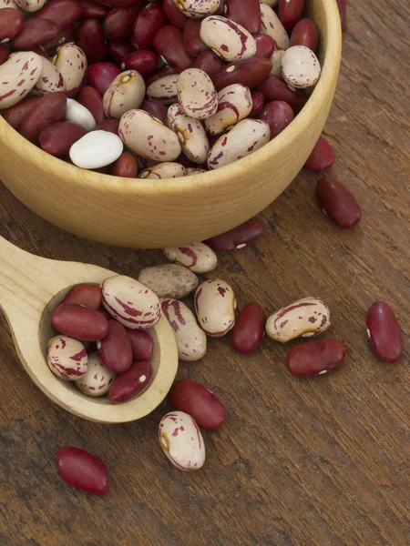 Barevné fazole v misce — Stock fotografie