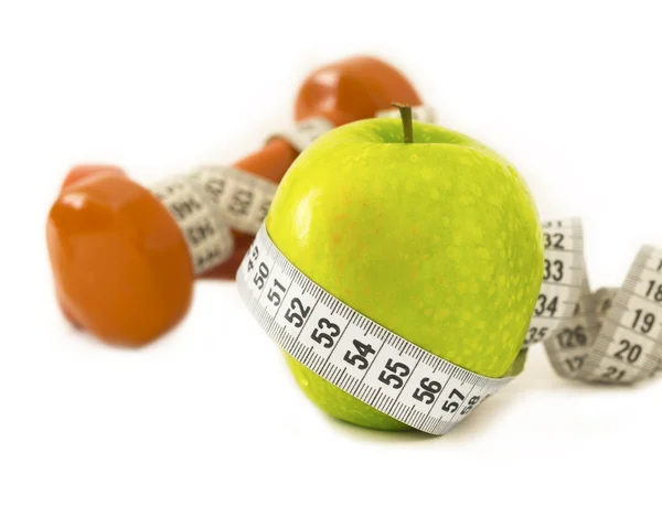 Diyet kavramı, elma ve ölçüm bandı — Stok fotoğraf