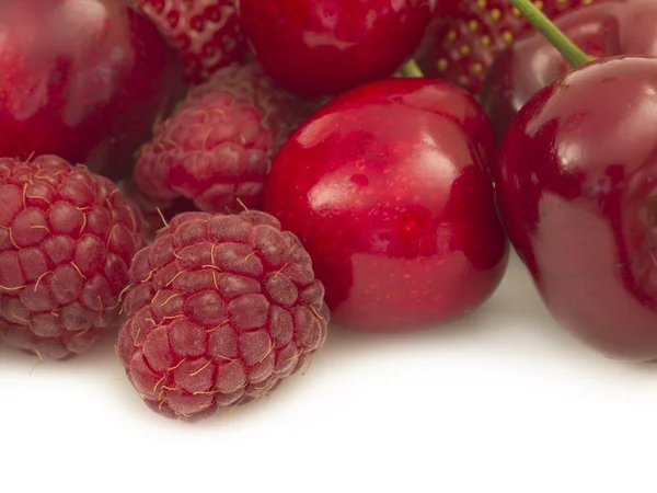 Cherries and raspberries — Stock Photo, Image