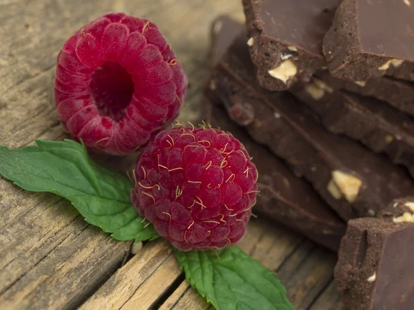 Chocolate with raspberries — Stock Photo, Image