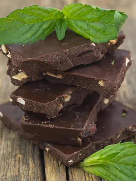 Chocolate with mint leaves — Stock Photo, Image