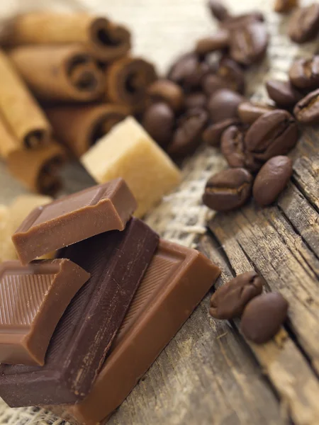 Chocolat avec ingrédients — Photo