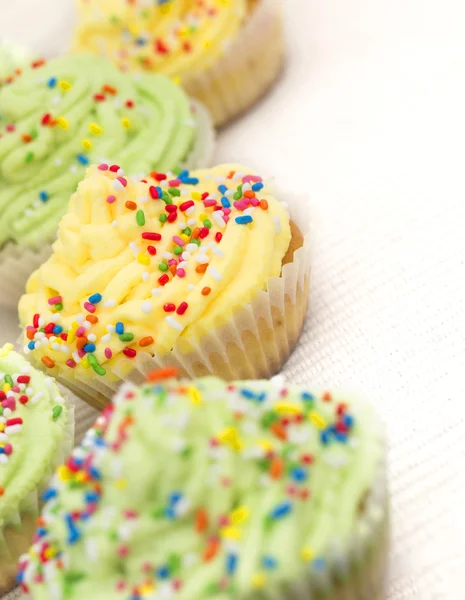 Gele en groene cup cakes — Stockfoto