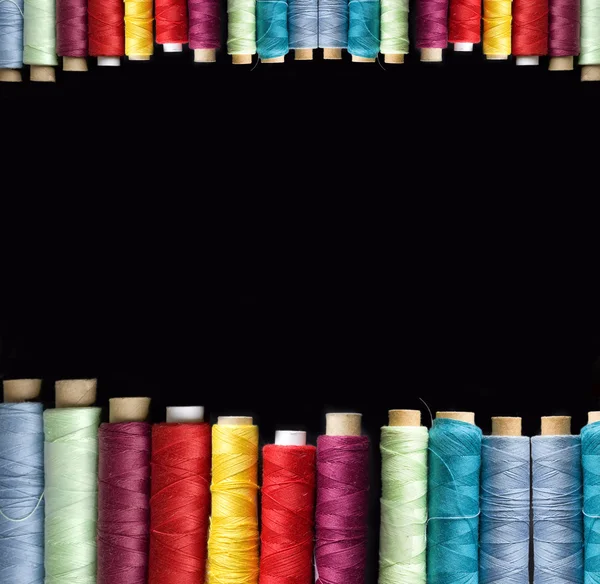 Collectie van kleurrijke spoelkokers — Stockfoto