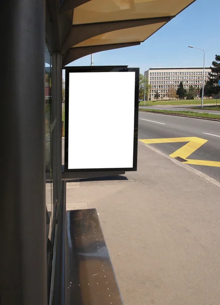 Stadtbeleuchtung an der Bushaltestelle, freie Fläche für Ihre Anzeige — Stockfoto