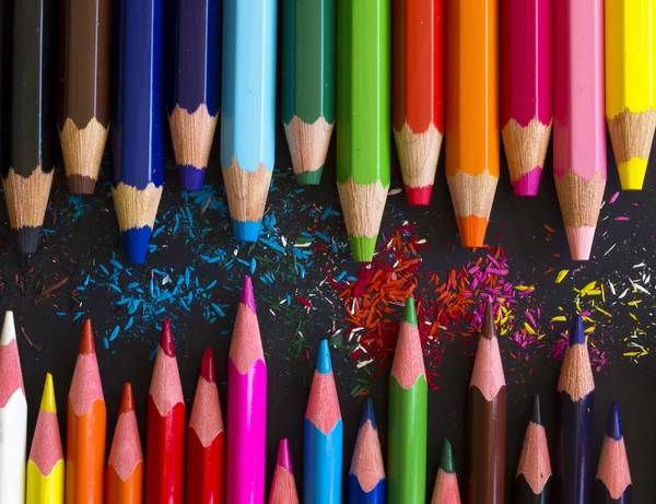 Χρωματιστά μολύβια με το ξύρισμα — Φωτογραφία Αρχείου