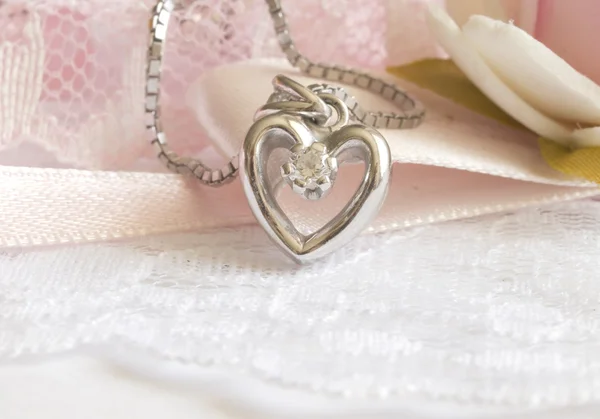 Ожерелье с сердцем — стоковое фото