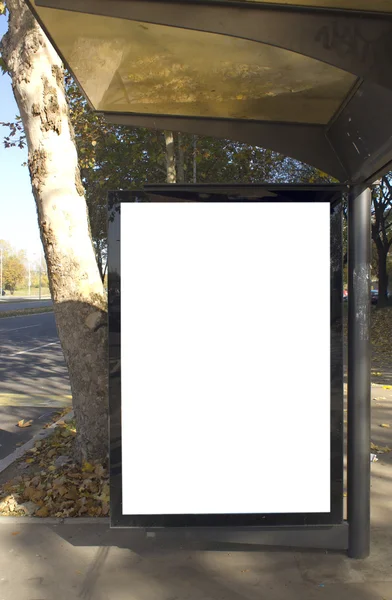 Lumière de la ville sur l'arrêt de bus, espace vide pour votre annonce — Photo