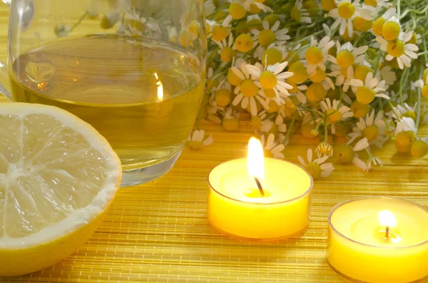 Heřmánkový čaj s citronem — Stock fotografie