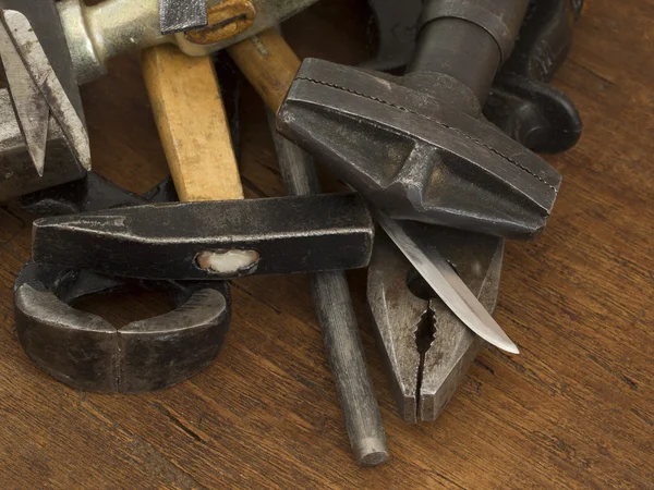 Martelo, pilares e outras ferramentas de trabalho — Fotografia de Stock