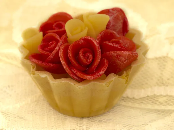 Cupcake with red roses decor — Stock Photo, Image