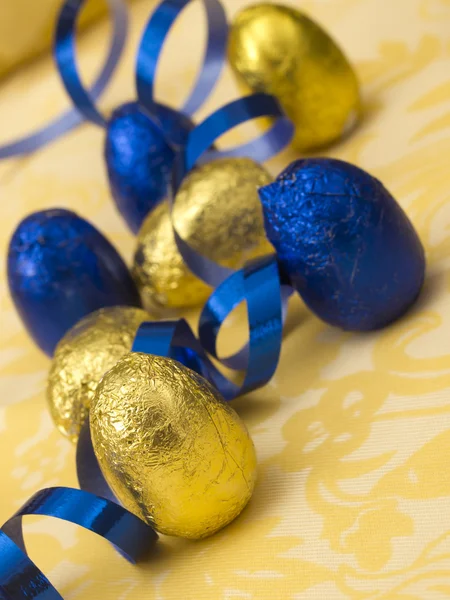 Blaue und goldene Ostereier — Stockfoto